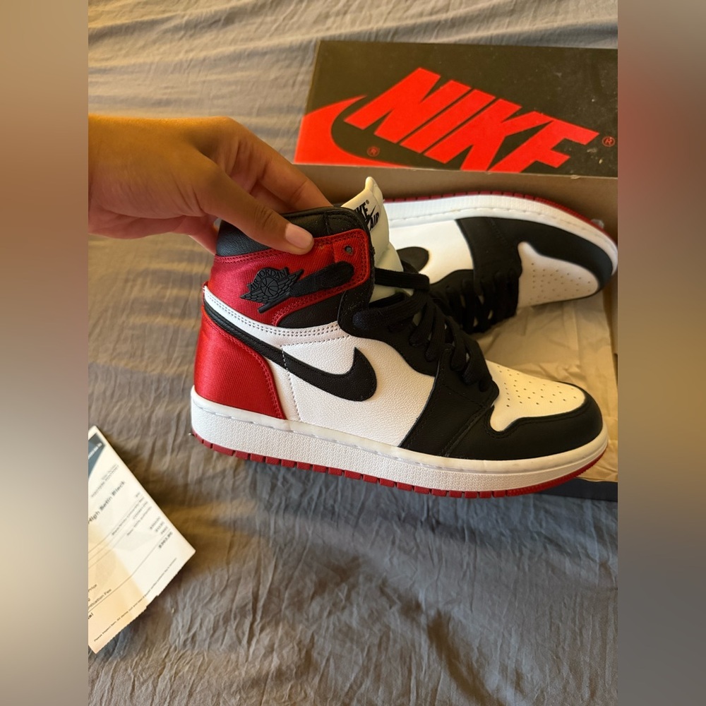 Air Jordan Retro High OG Satin Black Toe